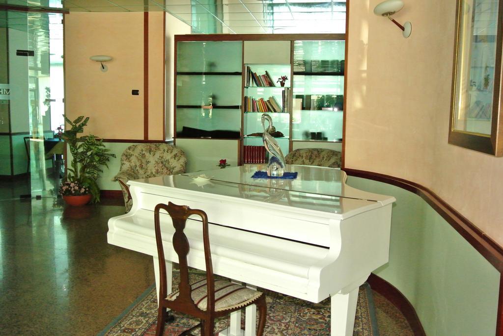 לידו די קלאסה Hotel Mirage מראה חיצוני תמונה